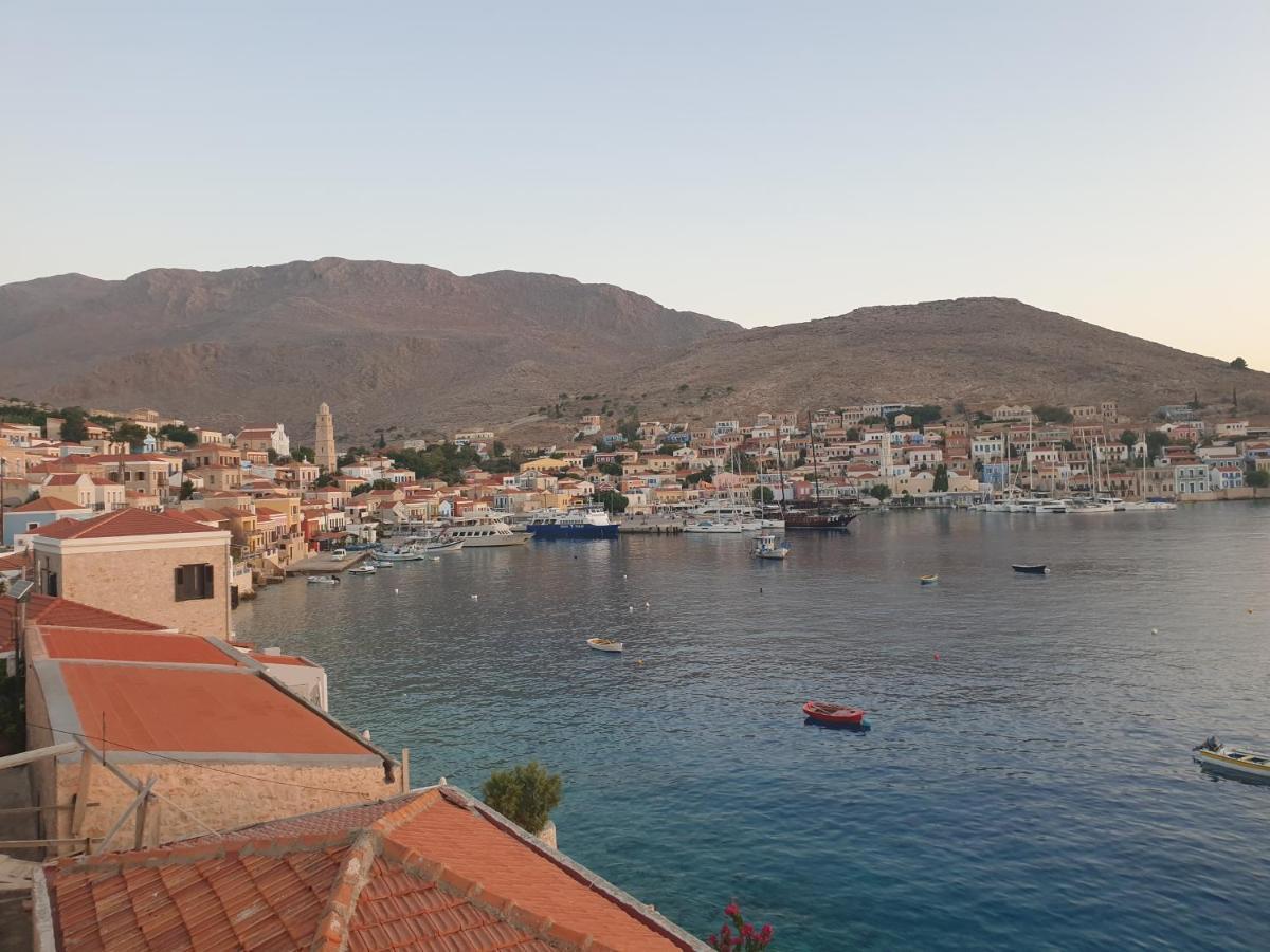 Porphyra Studio Chalki Town Buitenkant foto